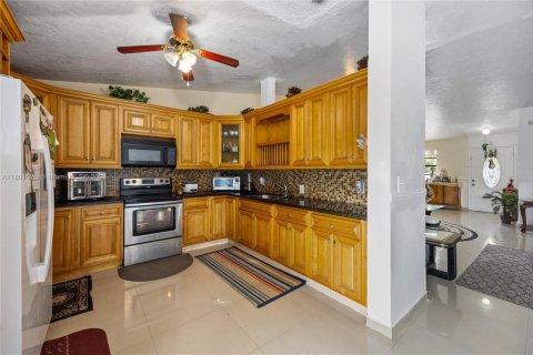 Villa ou maison à vendre à Miami, Floride: 3 chambres, 127.46 m2 № 1994378 - photo 12