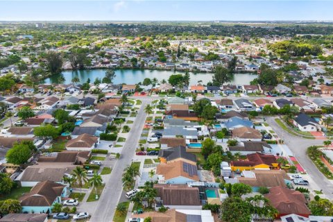 Villa ou maison à vendre à Miami, Floride: 3 chambres, 127.46 m2 № 1994378 - photo 27