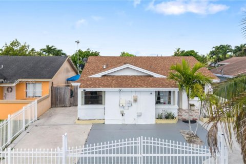 Villa ou maison à Miami, Floride 3 chambres, 127.46 m2 № 1994378