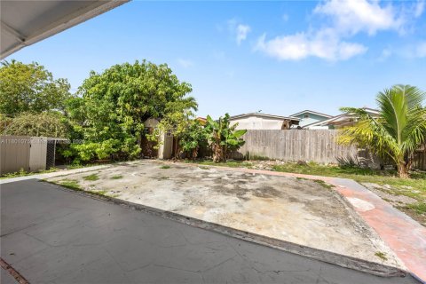 Villa ou maison à vendre à Miami, Floride: 3 chambres, 127.46 m2 № 1994378 - photo 15