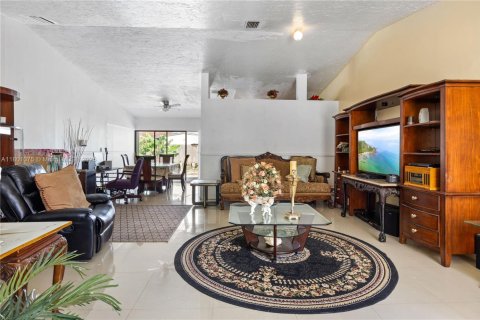 Villa ou maison à vendre à Miami, Floride: 3 chambres, 127.46 m2 № 1994378 - photo 7