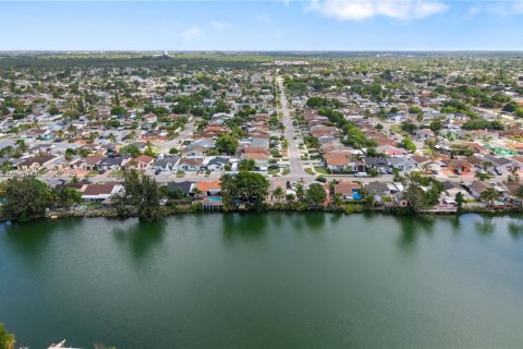 Villa ou maison à vendre à Miami, Floride: 3 chambres, 127.46 m2 № 1994378 - photo 29