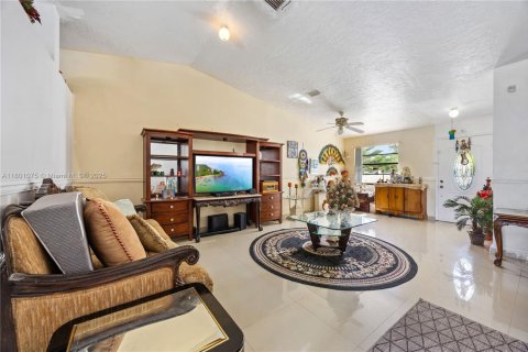 Villa ou maison à vendre à Miami, Floride: 3 chambres, 127.46 m2 № 1994378 - photo 8