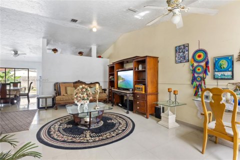 Villa ou maison à vendre à Miami, Floride: 3 chambres, 127.46 m2 № 1994378 - photo 6