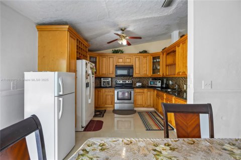 Villa ou maison à vendre à Miami, Floride: 3 chambres, 127.46 m2 № 1994378 - photo 10