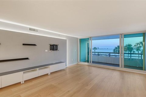 Condo in Sarasota, Florida, 2 bedrooms  № 1544969 - photo 10