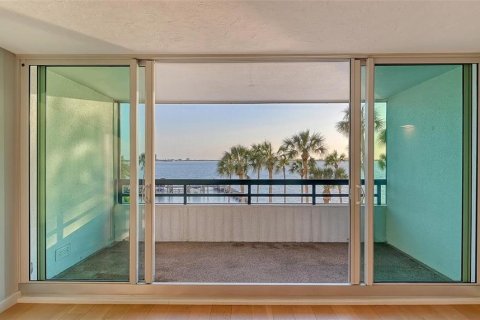 Condo in Sarasota, Florida, 2 bedrooms  № 1544969 - photo 13