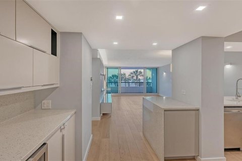 Condo in Sarasota, Florida, 2 bedrooms  № 1544969 - photo 3