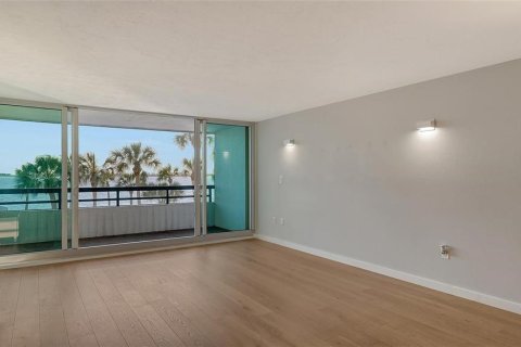 Condo in Sarasota, Florida, 2 bedrooms  № 1544969 - photo 12