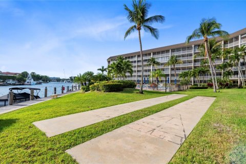 Condo in Deerfield Beach, Florida, 2 bedrooms  № 2266249 - photo 29