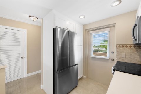 Condo in Deerfield Beach, Florida, 2 bedrooms  № 2266249 - photo 5