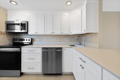 Condo in Deerfield Beach, Florida, 2 bedrooms  № 2266249 - photo 2