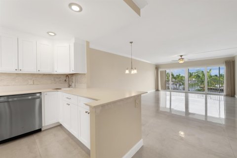 Condo in Deerfield Beach, Florida, 2 bedrooms  № 2266249 - photo 3
