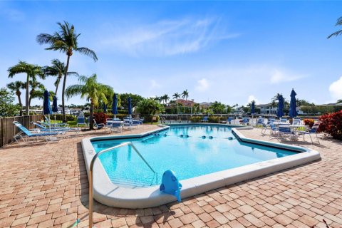 Condo in Deerfield Beach, Florida, 2 bedrooms  № 2266249 - photo 19