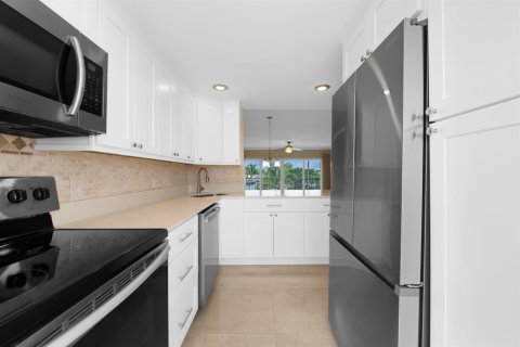 Condo in Deerfield Beach, Florida, 2 bedrooms  № 2266249 - photo 6