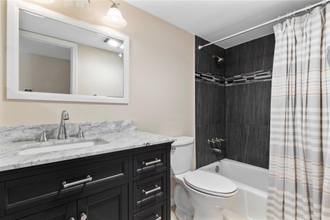 Condo in Deerfield Beach, Florida, 2 bedrooms  № 2266249 - photo 18