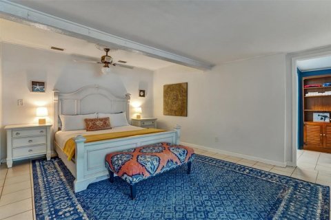 House in Saint Petersburg, Florida 3 bedrooms, 139.73 sq.m. № 2197906 - photo 21
