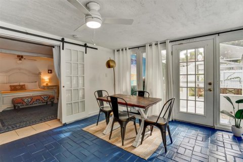 House in Saint Petersburg, Florida 3 bedrooms, 139.73 sq.m. № 2197906 - photo 20