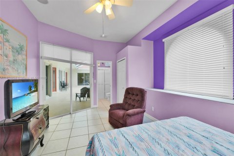 House in Port St. Lucie, Florida 3 bedrooms, 173.08 sq.m. № 1776045 - photo 9
