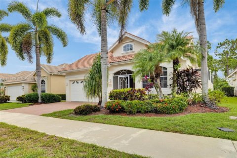 House in Port St. Lucie, Florida 3 bedrooms, 173.08 sq.m. № 1776045 - photo 3