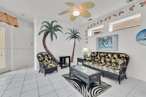 House in Port St. Lucie, Florida 3 bedrooms, 173.08 sq.m. № 1776045 - photo 24