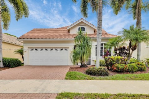 House in Port St. Lucie, Florida 3 bedrooms, 173.08 sq.m. № 1776045 - photo 1