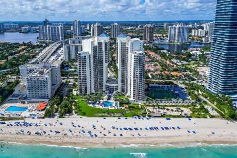 Купить кондоминиум в Санни-Айлс-Бич, Флорида 3 спальни, 188.22м2, № 2056835 - фото 2