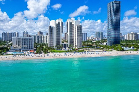 Купить кондоминиум в Санни-Айлс-Бич, Флорида 3 спальни, 188.22м2, № 2056835 - фото 16