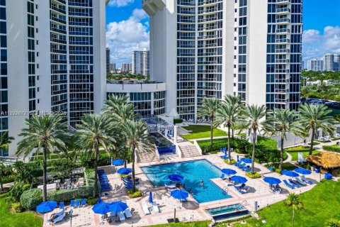 Купить кондоминиум в Санни-Айлс-Бич, Флорида 3 спальни, 188.22м2, № 2056835 - фото 4