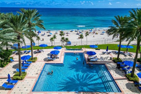 Купить кондоминиум в Санни-Айлс-Бич, Флорида 3 спальни, 188.22м2, № 2056835 - фото 5