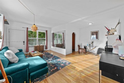 Кондоминиум с 1 спальней в Майами-Бич, Флорида № 1945716