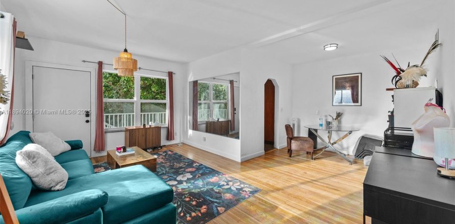 Кондоминиум с 1 спальней в Майами-Бич, Флорида № 1945716