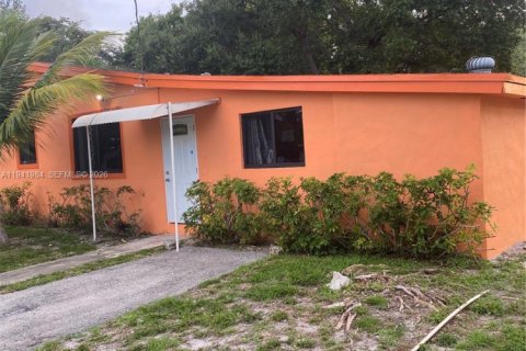 Casa en venta en West Park, Florida, 3 dormitorios, 104.98 m2 № 2000443 - foto 2