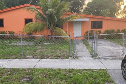 Casa en West Park, Florida 3 dormitorios, 104.98 m2 № 2000443