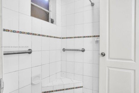 Copropriété à vendre à Miami, Floride: 2 chambres, 94.3 m2 № 1969632 - photo 13