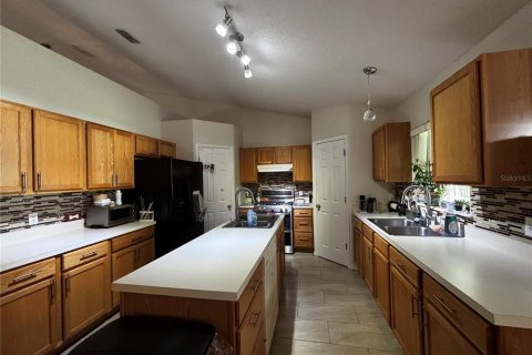 House in Palm Coast, Florida 3 bedrooms, 180.23 sq.m. № 2209735 - photo 2