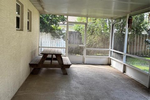 House in Palm Coast, Florida 3 bedrooms, 180.23 sq.m. № 2209735 - photo 13