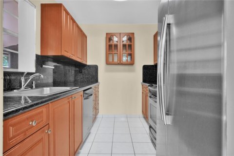 Townhouse in Miami, Florida 3 bedrooms, 113.71 sq.m. № 1891908 - photo 11
