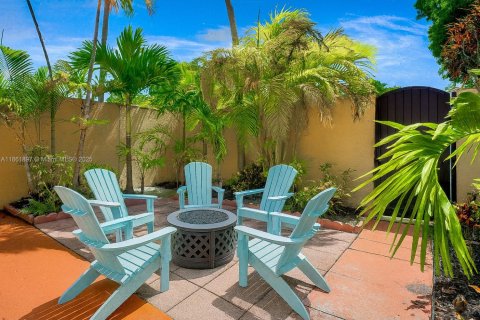 Townhouse in Miami, Florida 3 bedrooms, 113.71 sq.m. № 1891908 - photo 2