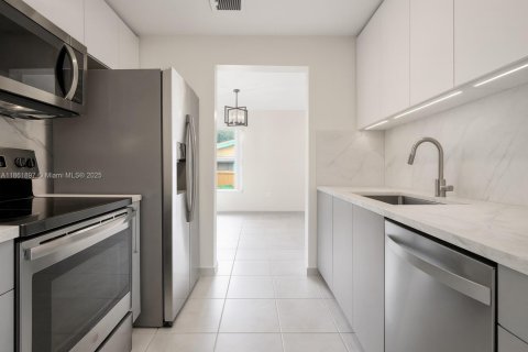 Townhouse in Miami, Florida 3 bedrooms, 113.71 sq.m. № 1891908 - photo 8