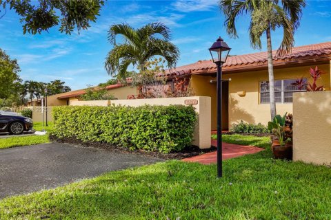 Townhouse in Miami, Florida 3 bedrooms, 113.71 sq.m. № 1891908 - photo 23