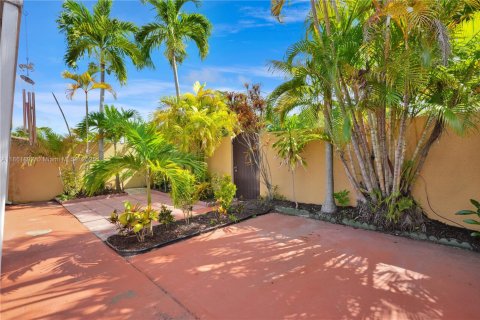Townhouse in Miami, Florida 3 bedrooms, 113.71 sq.m. № 1891908 - photo 26