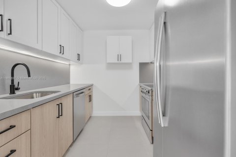 Townhouse in Miami, Florida 3 bedrooms, 113.71 sq.m. № 1891908 - photo 12