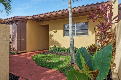Townhouse in Miami, Florida 3 bedrooms, 113.71 sq.m. № 1891908 - photo 24