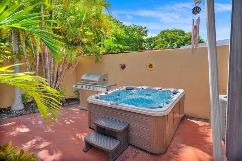 Townhouse in Miami, Florida 3 bedrooms, 113.71 sq.m. № 1891908 - photo 3