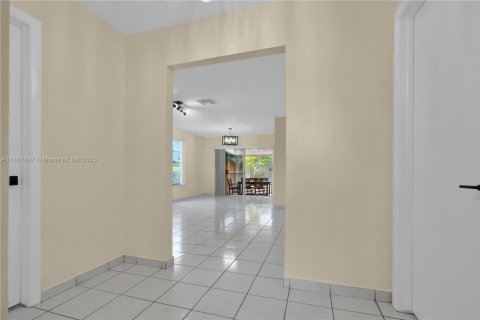 Townhouse in Miami, Florida 3 bedrooms, 113.71 sq.m. № 1891908 - photo 27