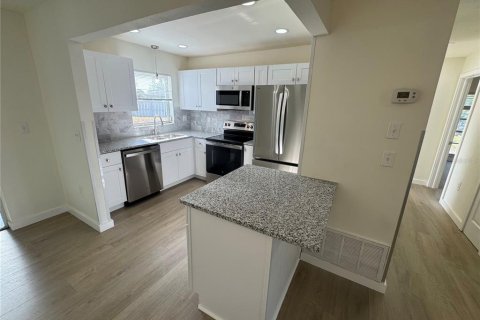 Condo in Bradenton, Florida, 2 bedrooms  № 1559001 - photo 11
