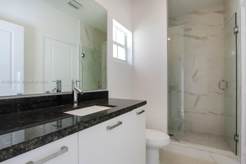 Casa en alquiler en Miami, Florida, 4 dormitorios, 250.84 m2 № 1992932 - foto 30