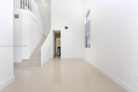 Casa en alquiler en Miami, Florida, 4 dormitorios, 250.84 m2 № 1992932 - foto 7