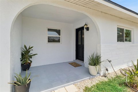 House in Satellite Beach, Florida 3 bedrooms, 128.95 sq.m. № 2312377